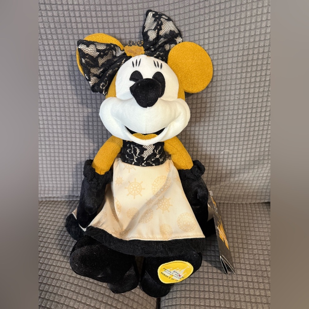 NWT Minnie Mouse the Main Attraction Minnie Mouse 16" Plush Series Pirates #2/12